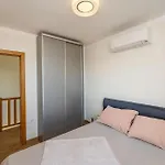 Stunning In With Wifi Διαμέρισμα Rtina