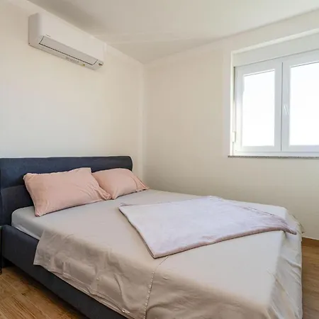 Apartment Stunning In With Wifi Rtina