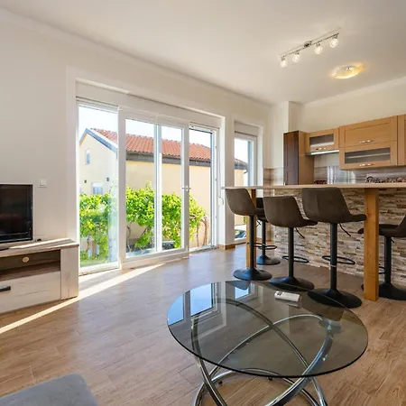 Stunning In With Wifi Apartment