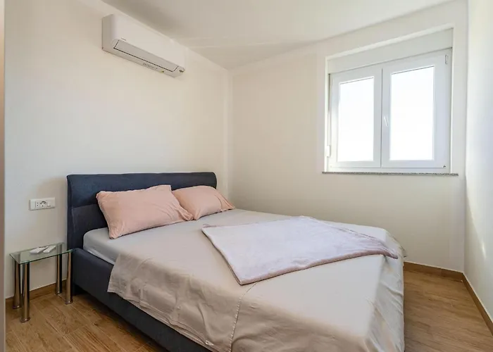 Apartment Stunning In With Wifi Rtina